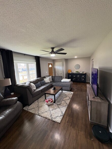 Building Photo - 14863 Danville Ave W