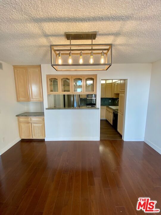 Building Photo - 2332 Fox Hills Dr