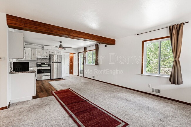 Building Photo - 400 Lily Ln