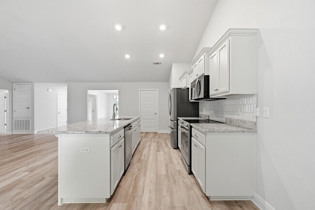 Building Photo - 5810 Crestlake Dr