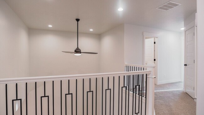 Building Photo - Beautiful 3 bedroom Townhome in Lehi Exchange community!