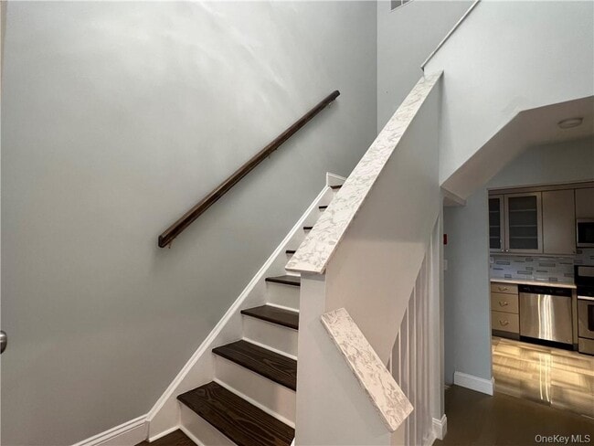 Building Photo - 475 Country Club Ln