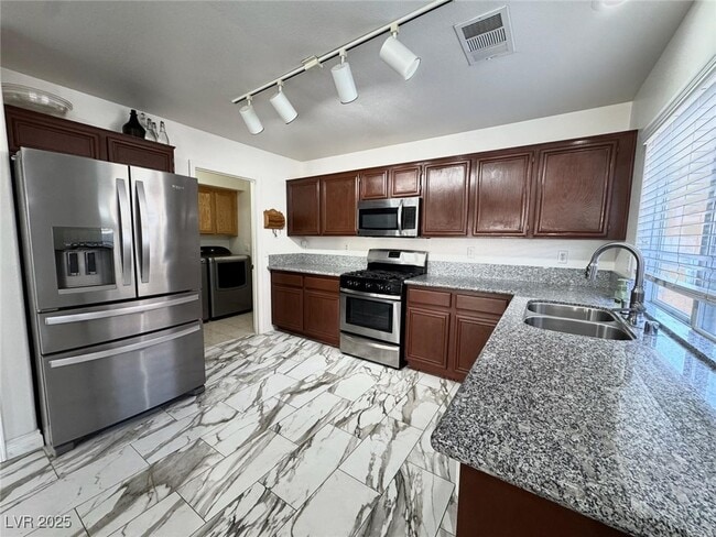 Building Photo - 7962 Traditional Ct