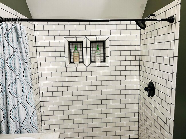 Building Photo - 3209 W Fairview Pl