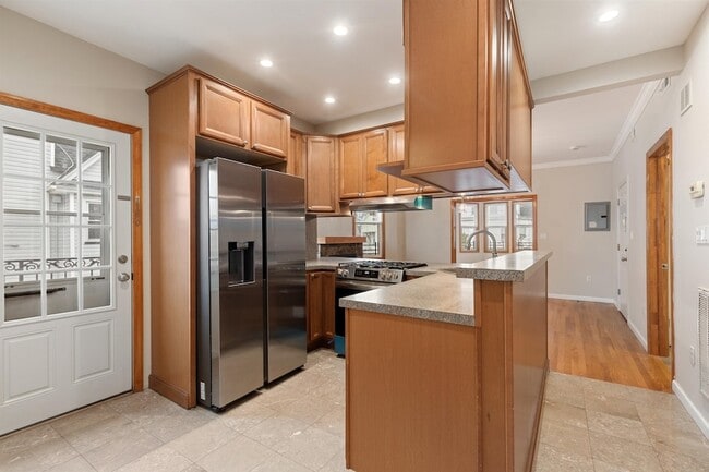 Building Photo - 14 Duer Pl