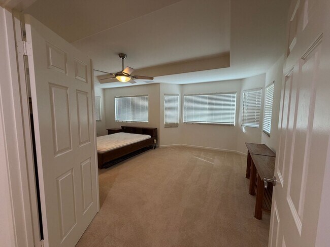 Building Photo - Spacious 4-Bedroom Ewa Beach Home with Den...