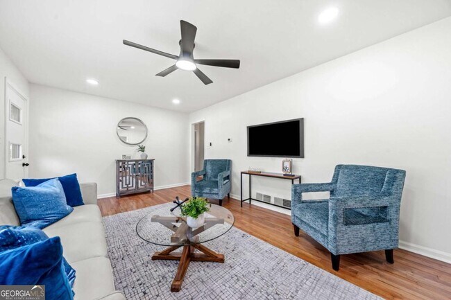 Building Photo - 801 N Evelyn Pl NW