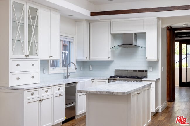 Building Photo - 501 Pier Ave