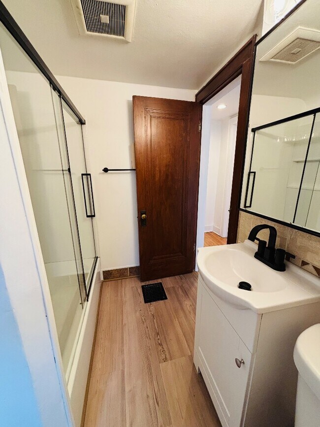 Building Photo - 7126 W Congress St