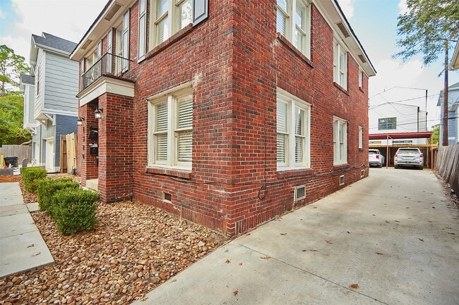 Building Photo - 1320 W Pierce St