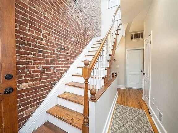 Building Photo - 47 Webster Ave