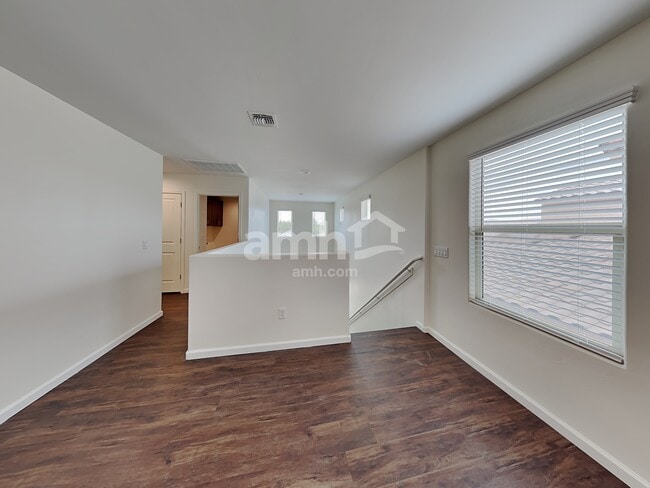 Building Photo - 854 E Artesia Pl