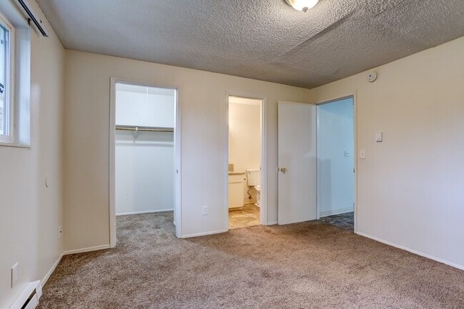 Building Photo - READY FOR YOU!! - Spacious upper 1 bedroom...