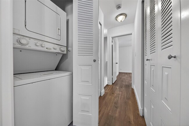 Building Photo - 1921 NE 15th Ave