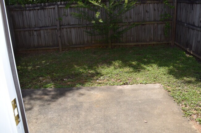 Building Photo - 142 S Springview Dr