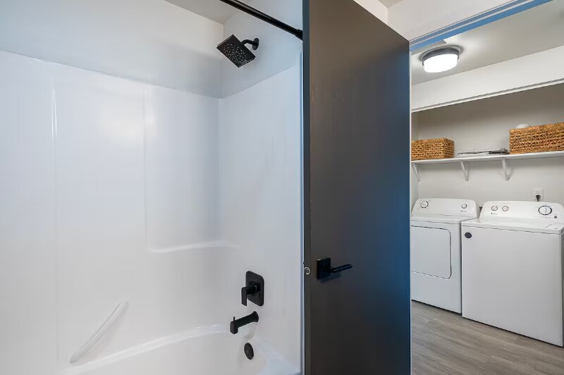 Building Photo - 1430 3rd Ave E