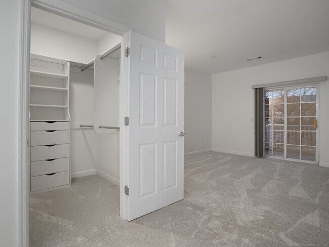 Building Photo - 35 W Broad St