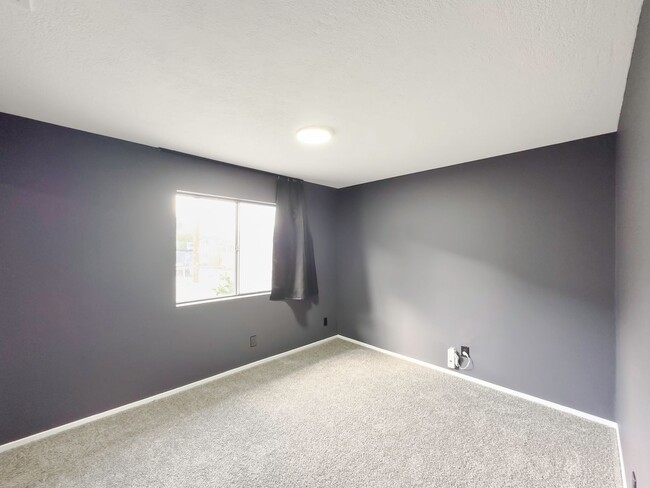 Building Photo - ~RARE FIND~ Newly Remodeled 3 Bedroom Home...