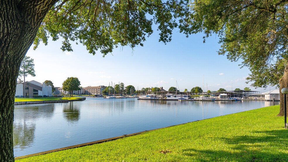 View of the marina - 12100 Melville Dr