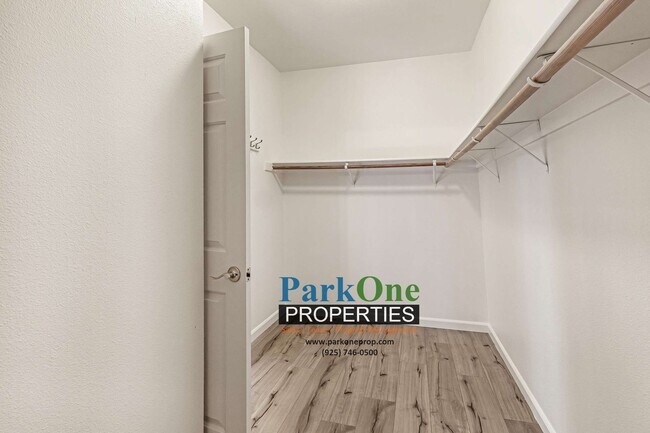 Building Photo - Nicely Updated 3/3 In San Ramon!