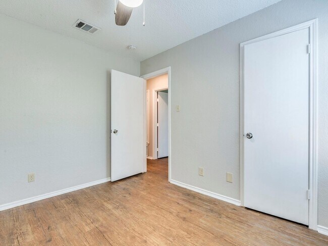 Building Photo - 1110 Hyridge St