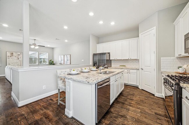 Building Photo - 5426 Camaguey St