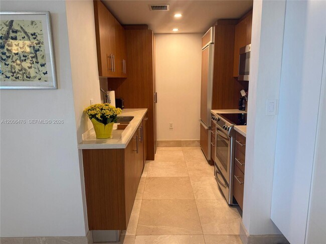 Building Photo - 10275 Collins Ave