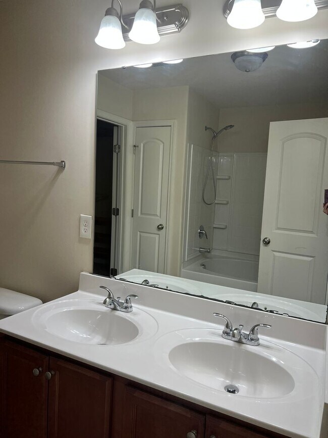 Building Photo - LAKE FOREST VILLAGE