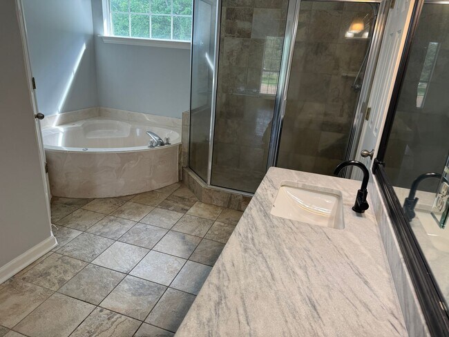 Building Photo - Stunning 3-Bedroom Home in Olive Branch - Spacious & Modern!