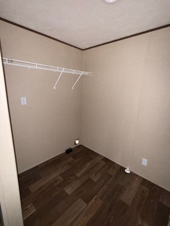 Building Photo - Nice 2 bedroom, 2 bath Mobile Home