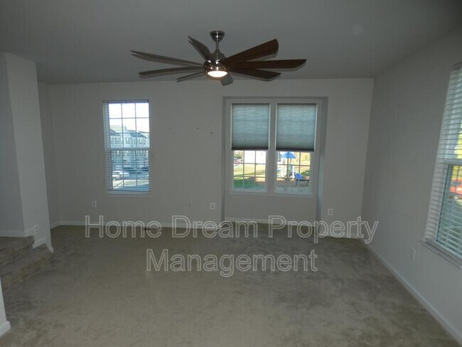 Building Photo - 6304 Crittenden Ln