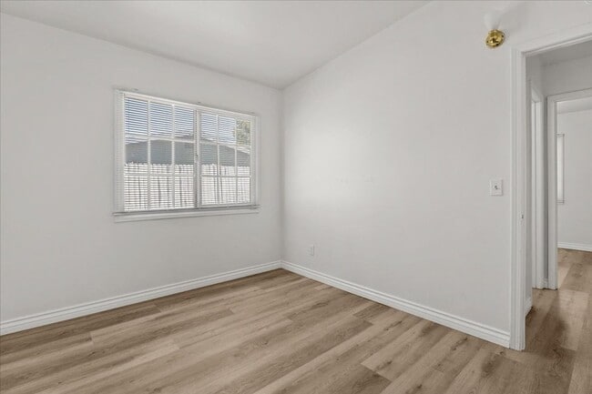 Building Photo - Single Story 4 Bedroom Home with Yard and Detached Garage in Montclair