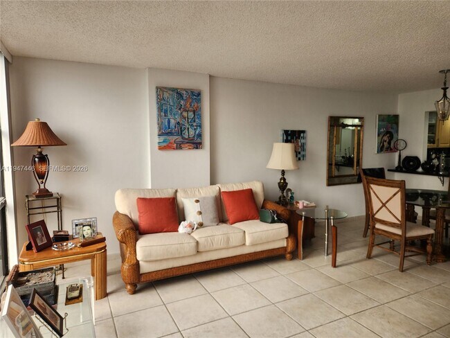 Building Photo - 1925 Brickell Ave