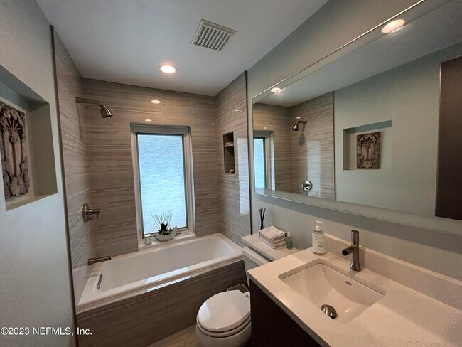 Building Photo - 937 Espinado Ave