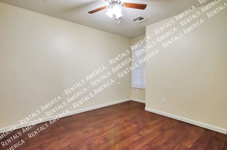 Building Photo - 219 W Calle Patio Lindo