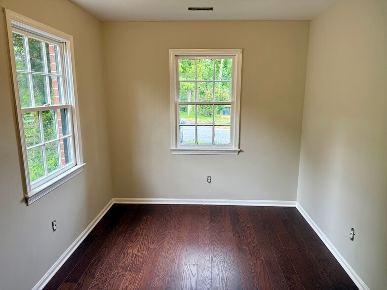 Building Photo - 727 Olde Greenwich Cir