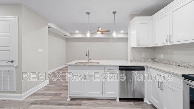 Building Photo - 6 Bellamy Ln