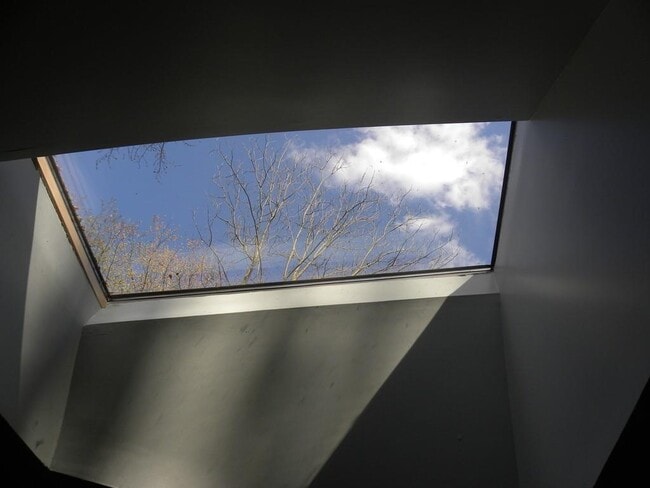 Building Photo - 322 Nelms Ave NE