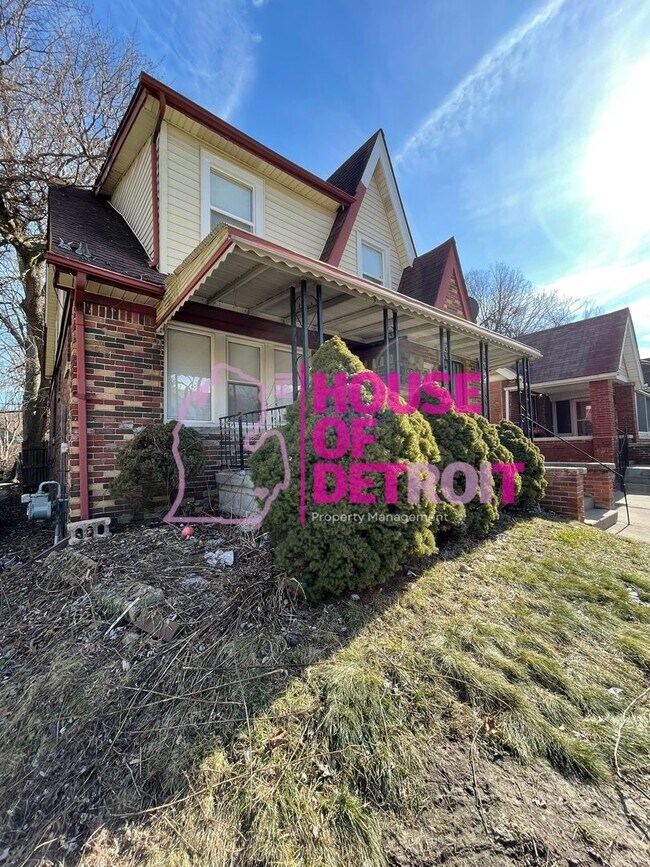 Building Photo - SECTION 8 ONLY | 4 BEDROOM | 3 BATH | FREE...