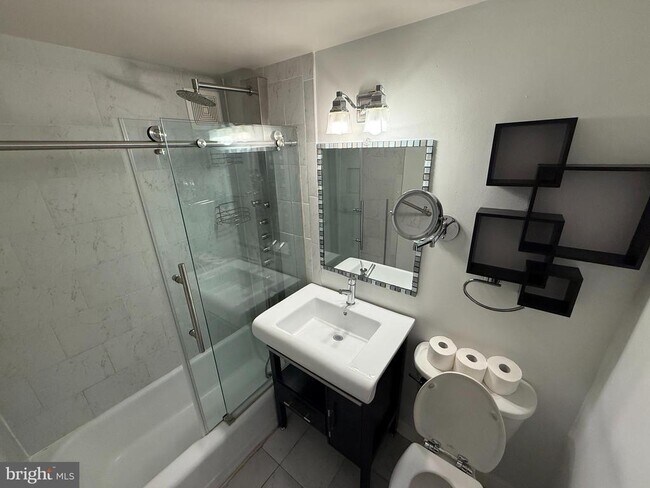 Building Photo - 1311 Delaware Ave SW