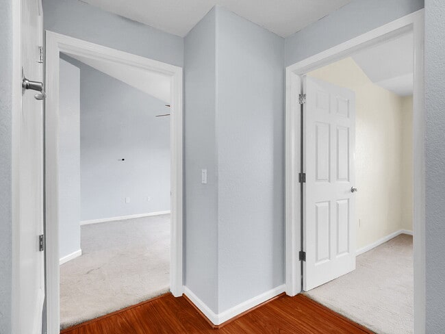 Building Photo - $1,745.95, Gorgeous 2-bed, 2-bath condo located in Aurora.