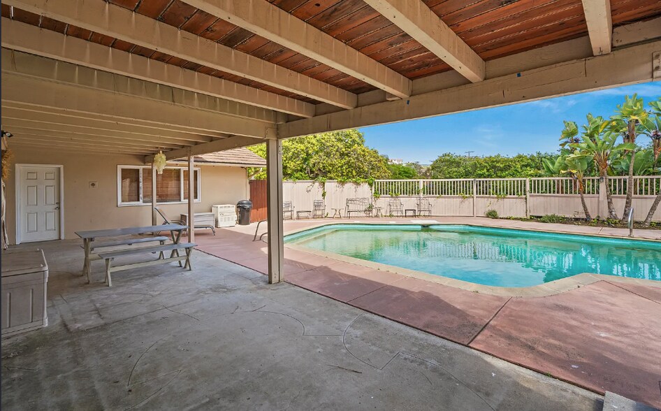 Building Photo - 6401 La Jolla Scenic Dr S