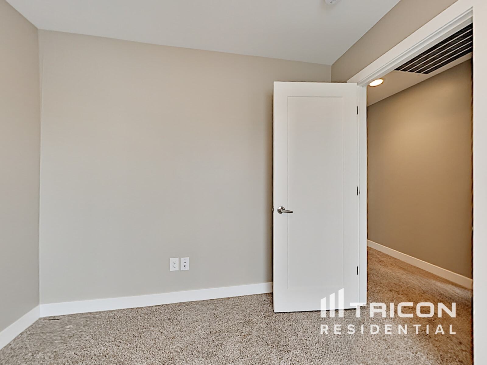 Building Photo - 2371 Coronado Ct
