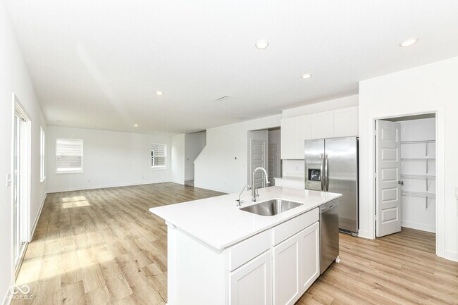 Building Photo - 1069 Sunderland Dr