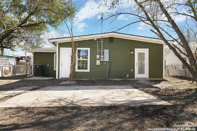 Building Photo - Modern 4BR Retreat with Gourmet Kitchen & Spacious Backyard Oasis