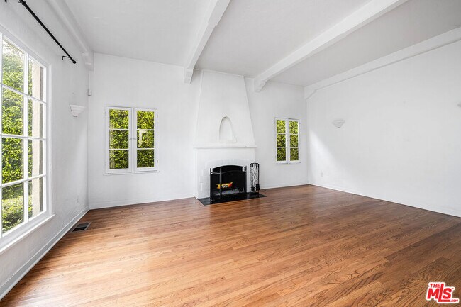 Building Photo - 601 Hayworth Ave