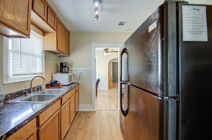 Building Photo - 322 N 12th St