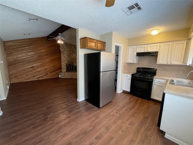Building Photo - 6209 Emerald Forest Dr