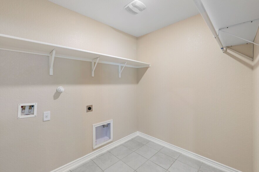 Building Photo - 9411 Braman Pt