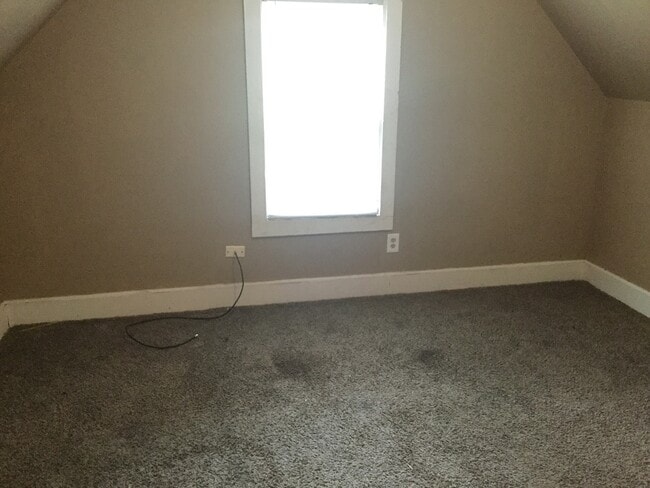 Building Photo - 3 bedroom Single Family ( Harambee )
